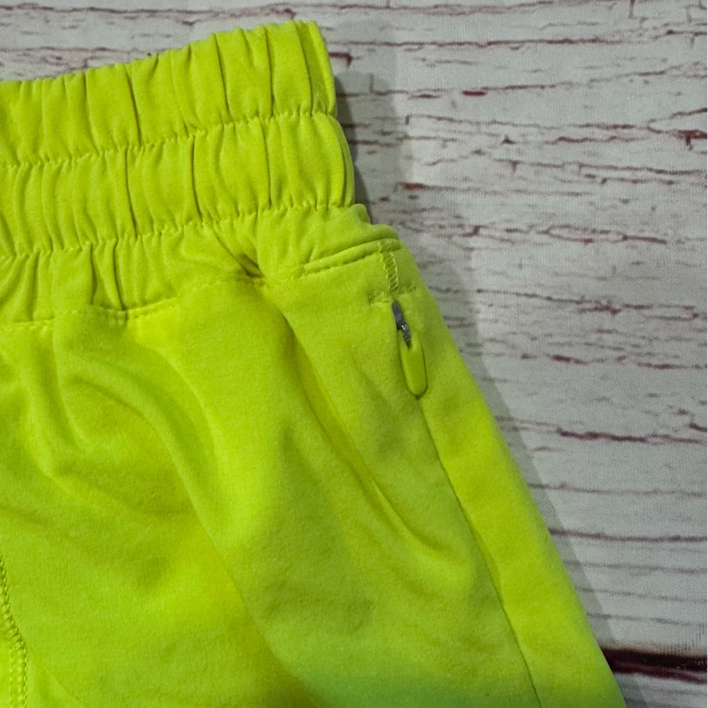 Lululemon Hotty Hot Short II Long 4" in Highlight Yellow Sz 6 - Picture 6 of 12